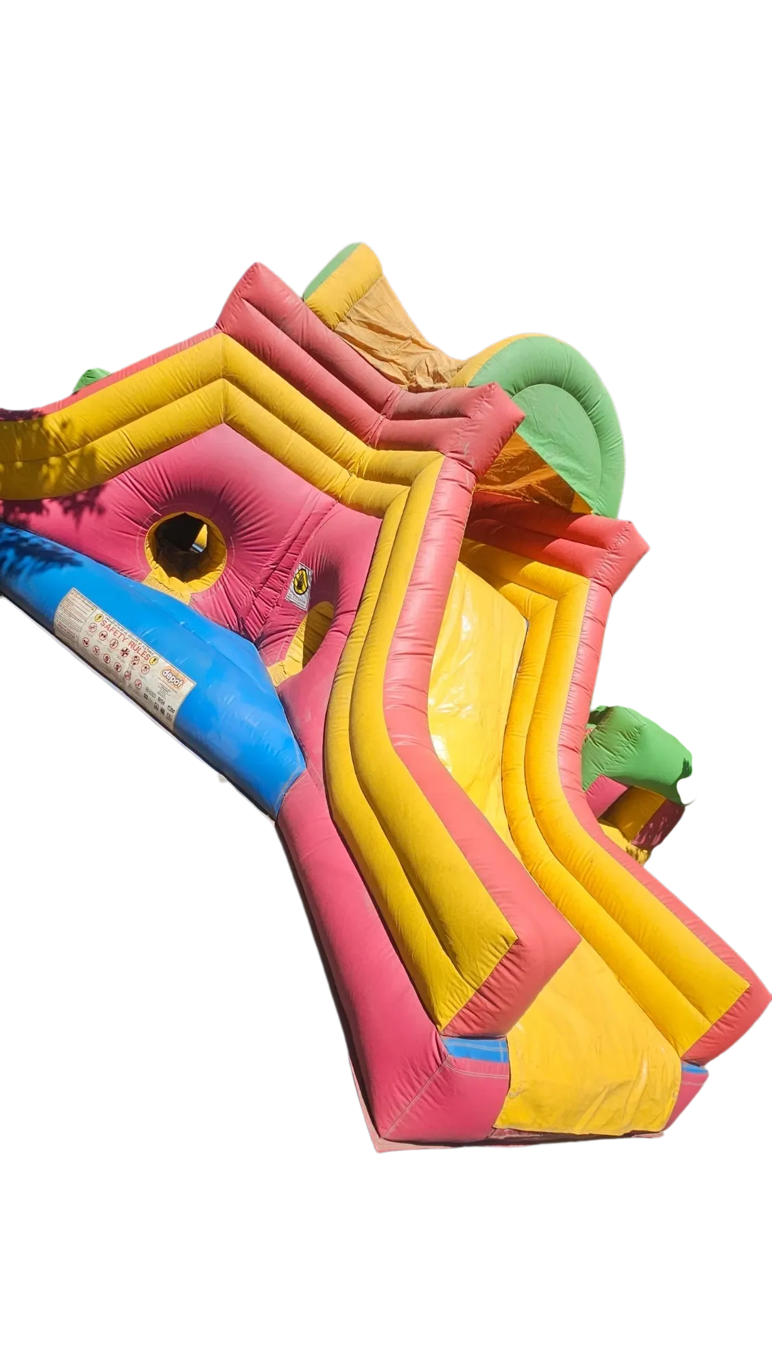 Megatobogán Arcoíris: inflable rojo, amarillo, azul y verde con tobogán, túneles y arcos